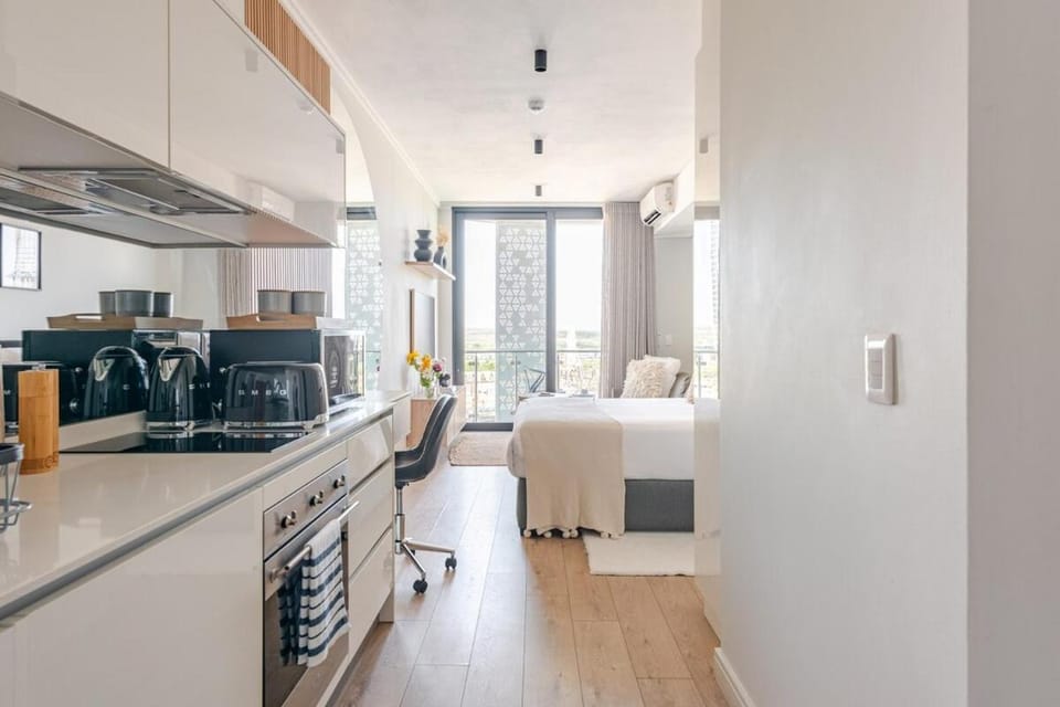 Bed, Coffee/tea facilities, Kitchen or kitchenette, Photo of the whole room, Dining area, Bedroom