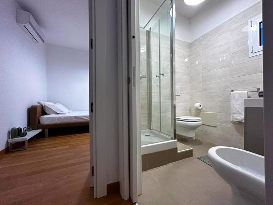 Shower, Toilet, Bed, Bathroom, Photo of the whole room, Bedroom, bidet, heating, towels, air conditioner