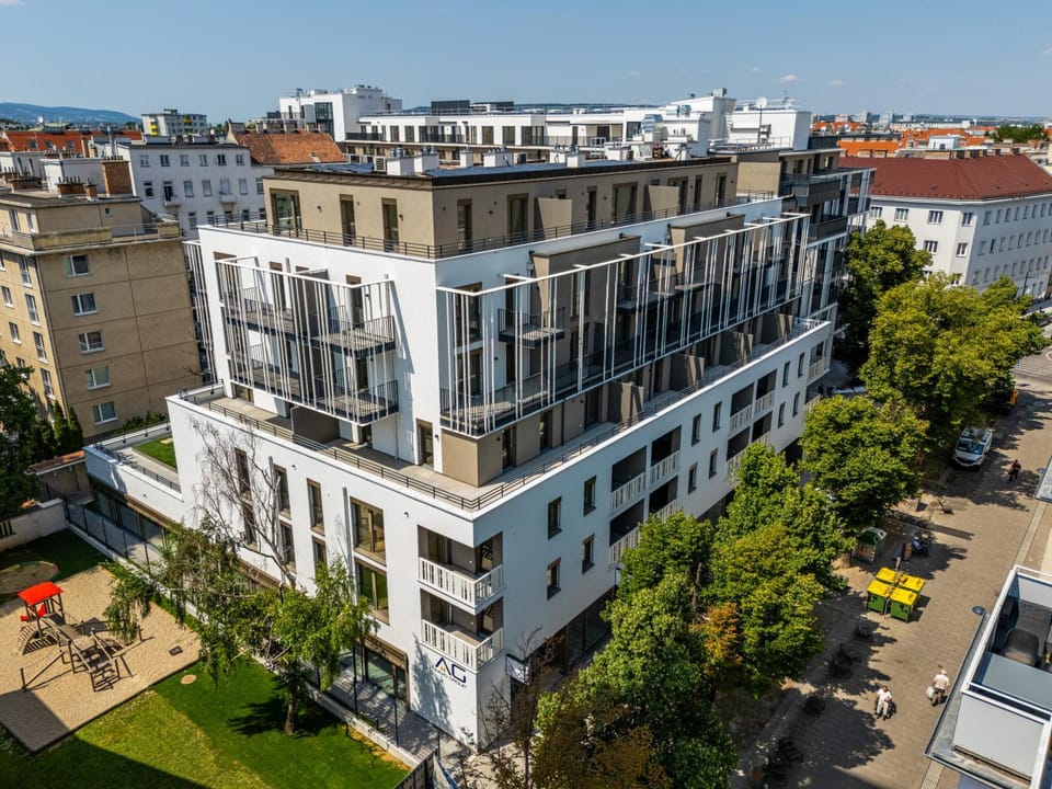 Property building, Day, Neighbourhood, Bird's eye view, Location