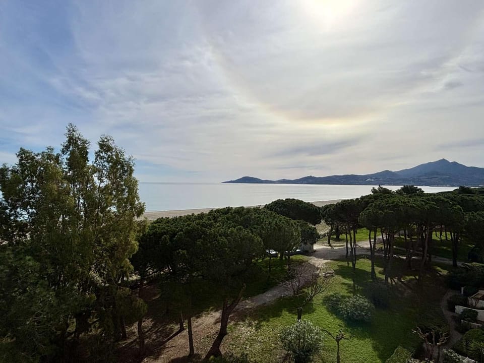 Mountain view, Sea view