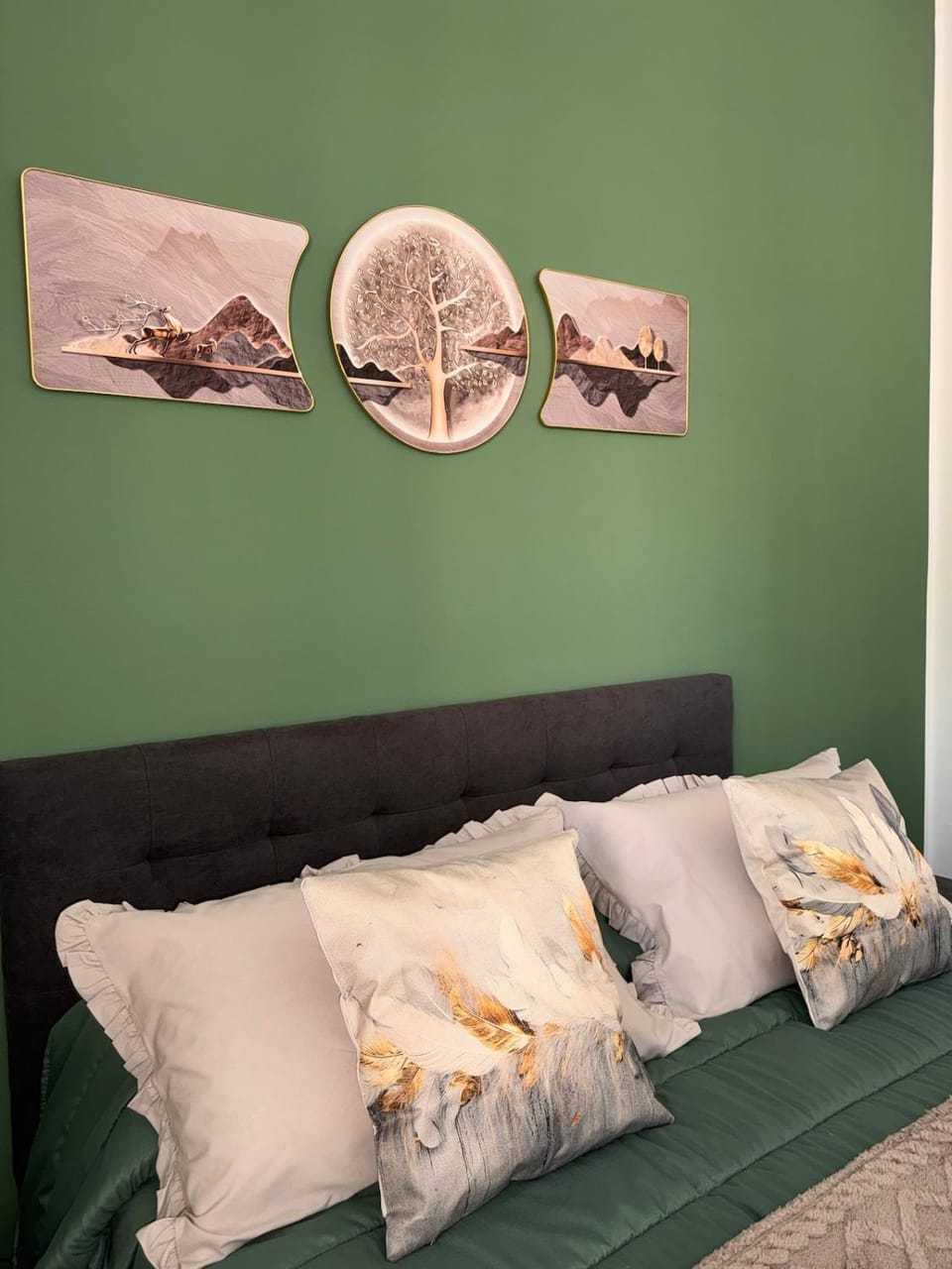 Bed, Photo of the whole room, Decorative detail, Bedroom