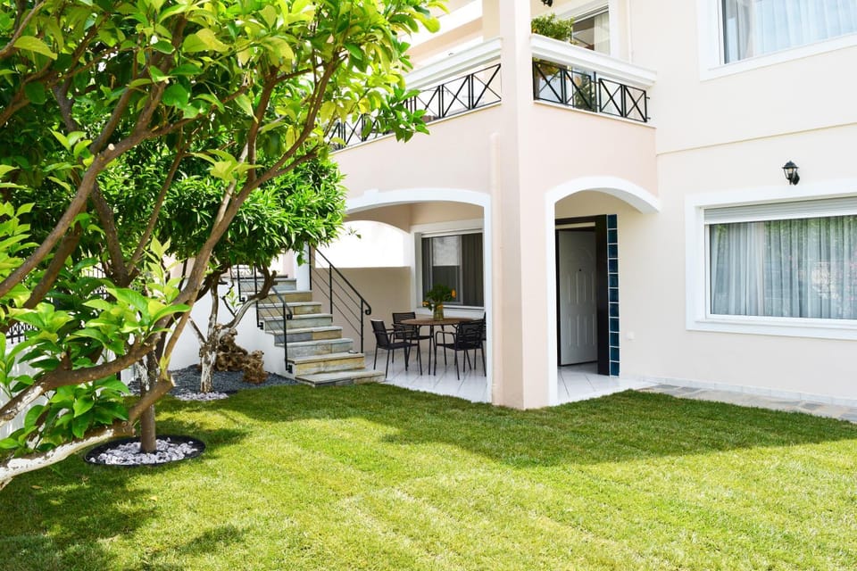 Property building, Patio, Garden, Garden, View (from property/room), Balcony/Terrace, Balcony/Terrace