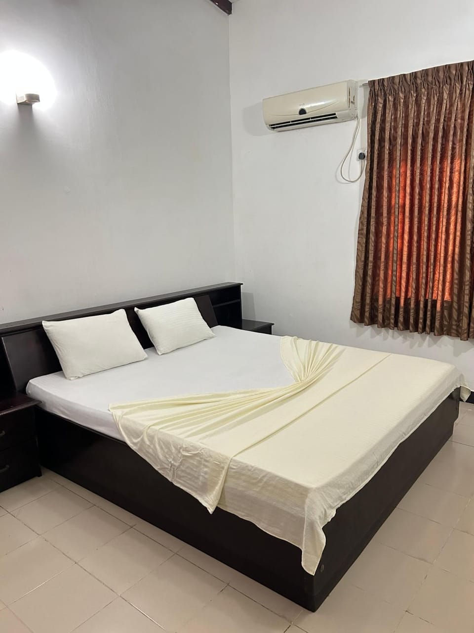Bed, Bedroom, air conditioner