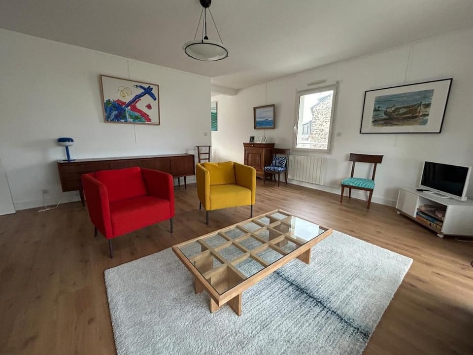 Communal lounge/ TV room, TV and multimedia, Living room, Seating area