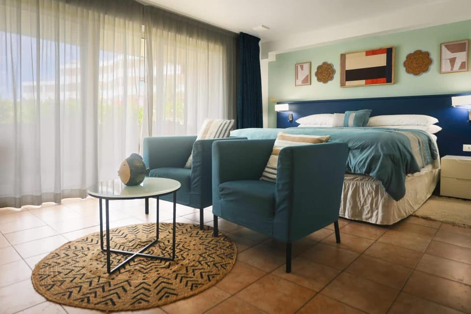 Grand Getaway Royal Retreats at Maho Beach Studio House in Simpson Bay