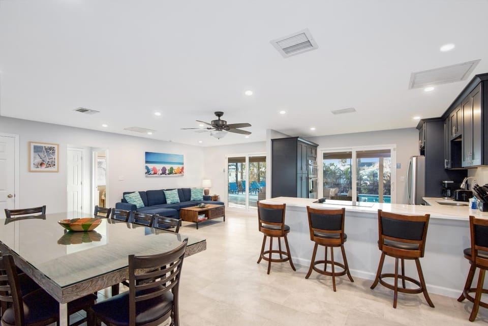 Changes In Latitudes by Sun Palace Vacations House in Estero Island