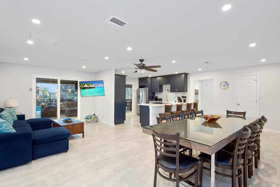 Changes In Latitudes by Sun Palace Vacations House in Estero Island