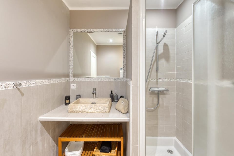 Shower, Bathroom, washing machine