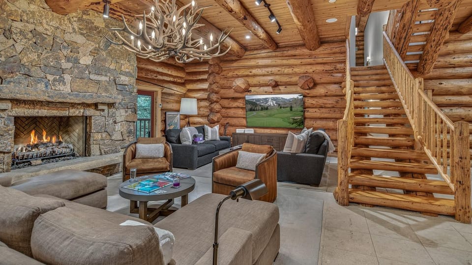 Day, TV and multimedia, Living room, Seating area, fireplace, furniture