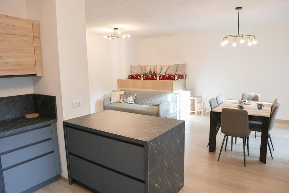 Kitchen or kitchenette, Living room, Seating area, Dining area