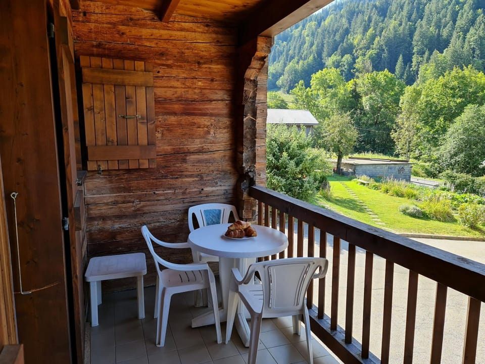 Balcony/Terrace, Mountain view