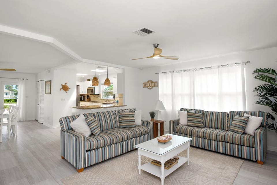 Gone Coastal by Sun Palace Vacations House in Estero Island