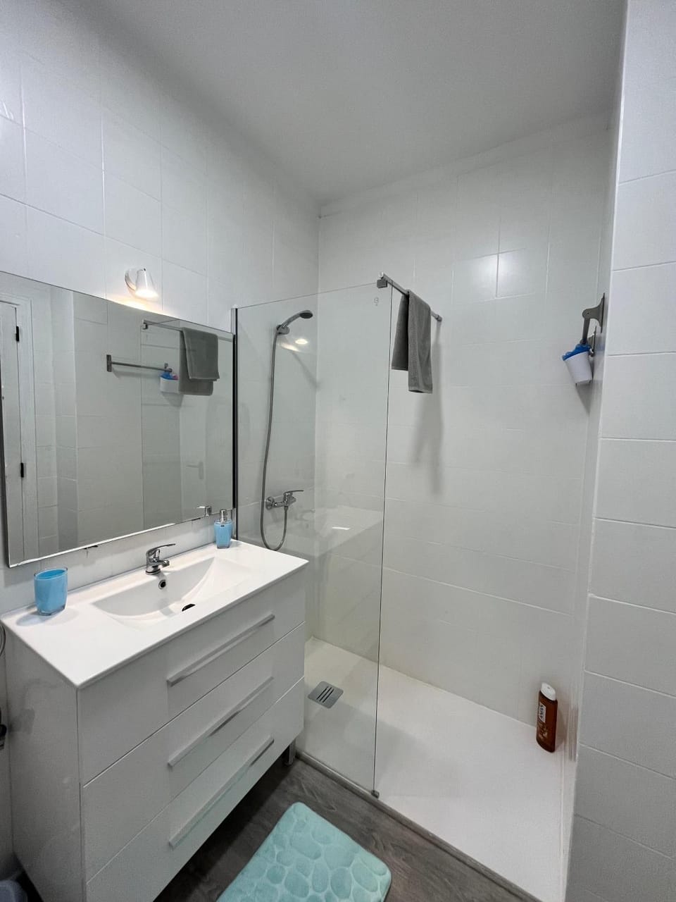 Shower, towels