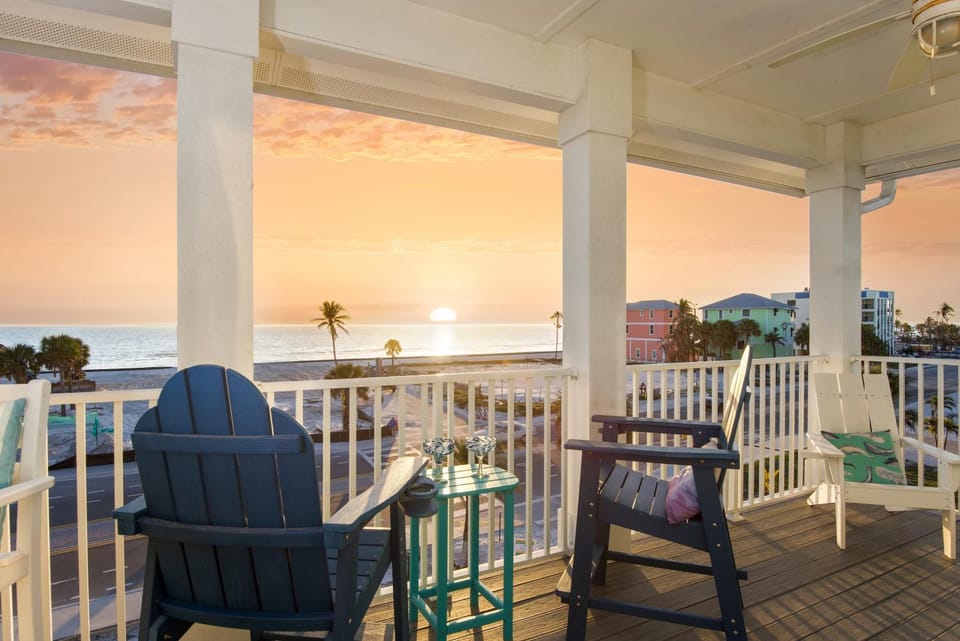 Sunset Paradise by Sun Palace Vacations House in Estero Island