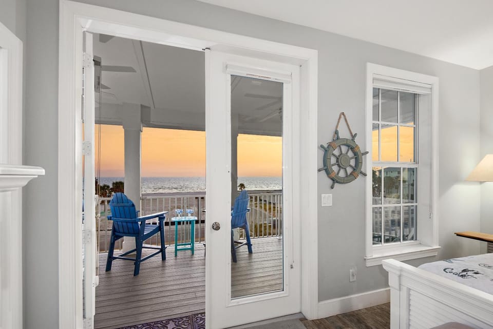 Sunset Paradise by Sun Palace Vacations House in Estero Island