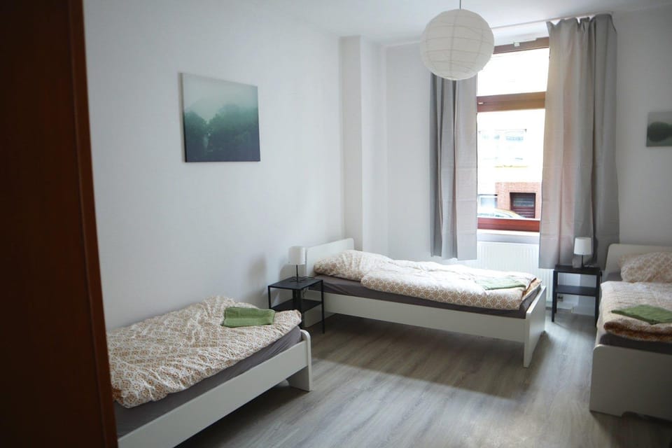 Bed, Bedroom, heating, towels