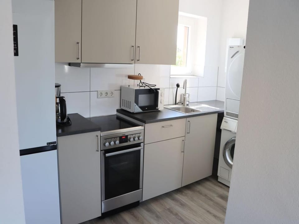 Kitchen or kitchenette, oven, stove, washing machine