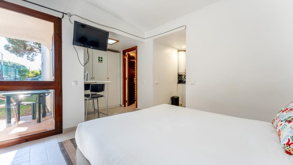 Açoteias Studio w Pool by LovelyStay Apartment in Olhos de Água