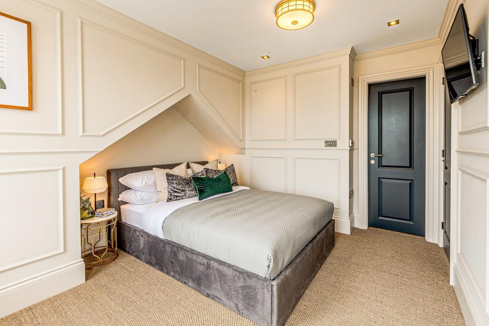 Bed, Bedroom