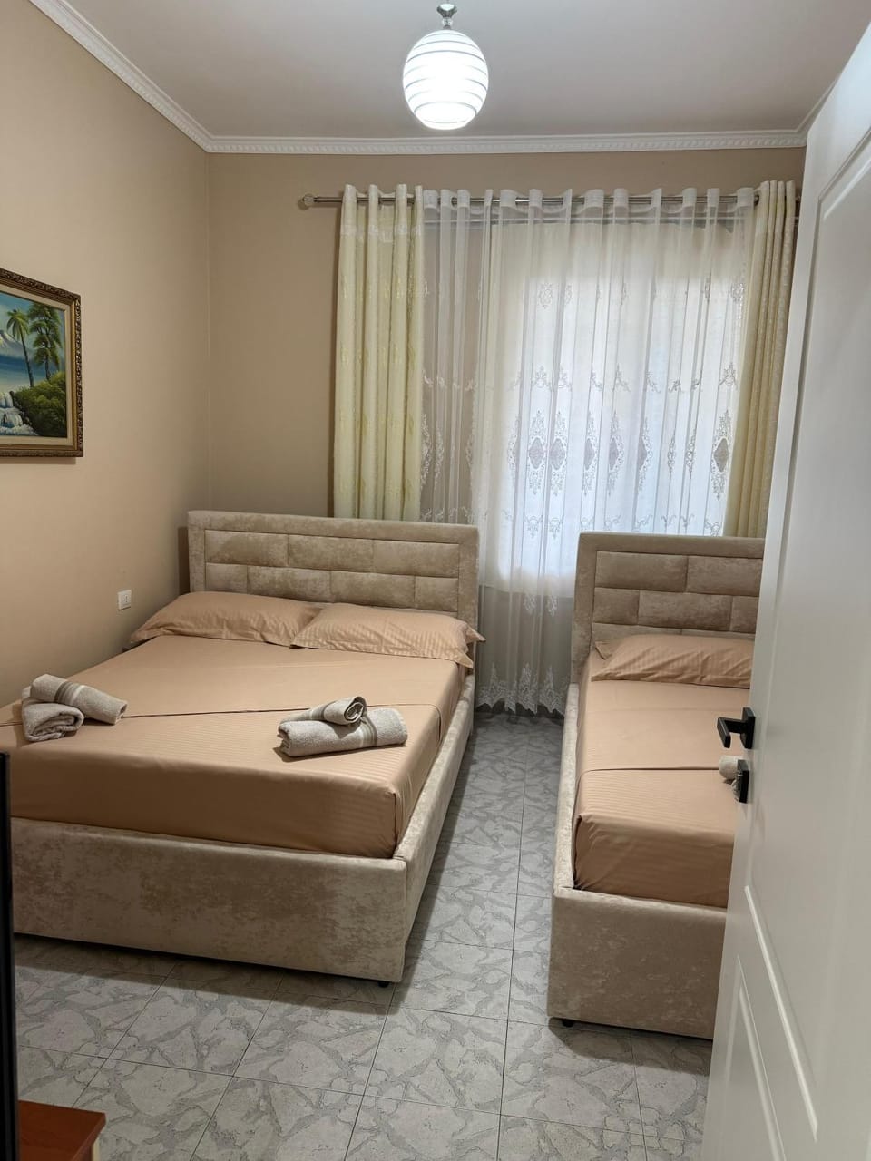 Bed, Bedroom, towels