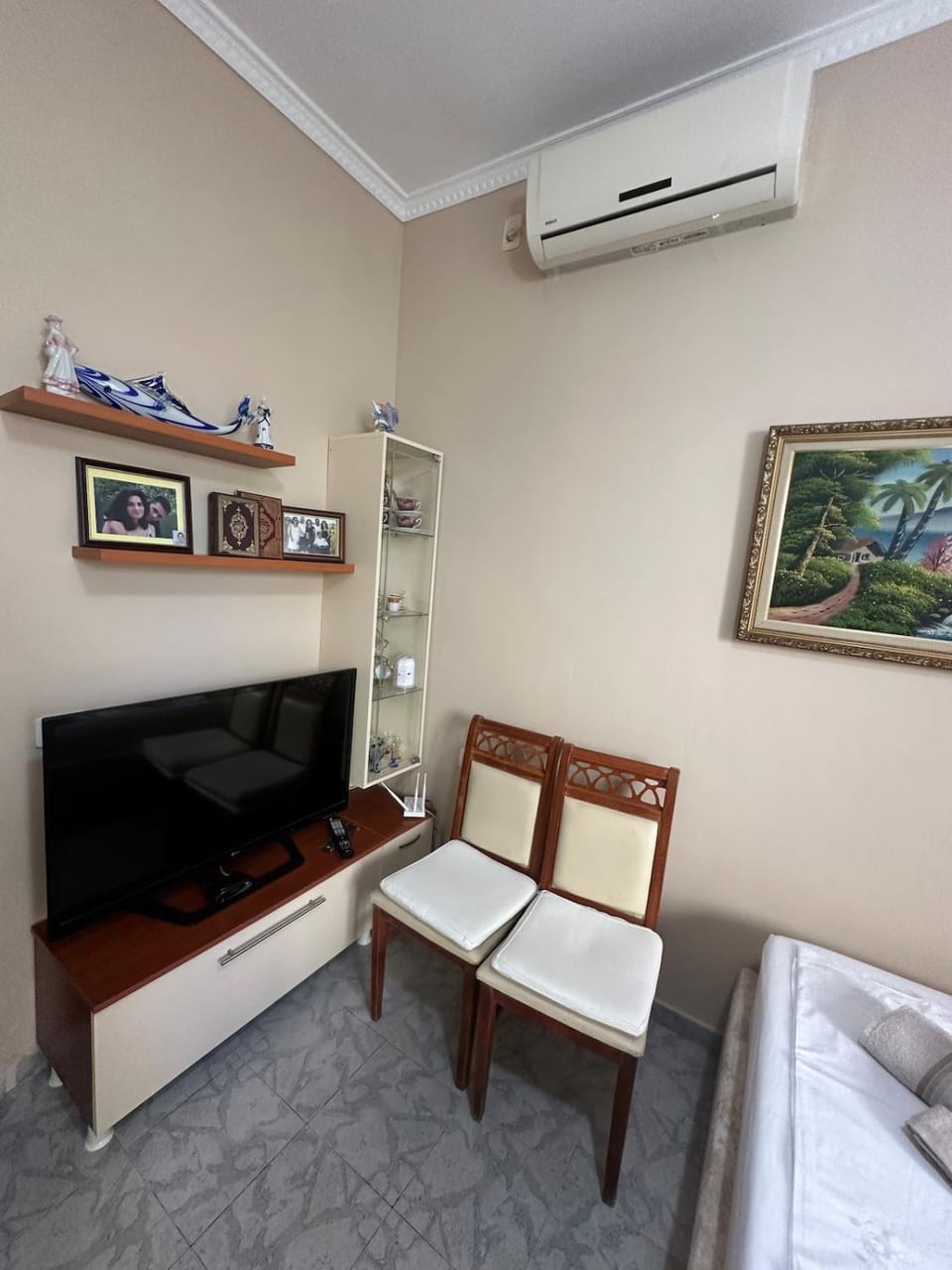 Communal lounge/ TV room, TV and multimedia, Living room, Evening entertainment, air conditioner