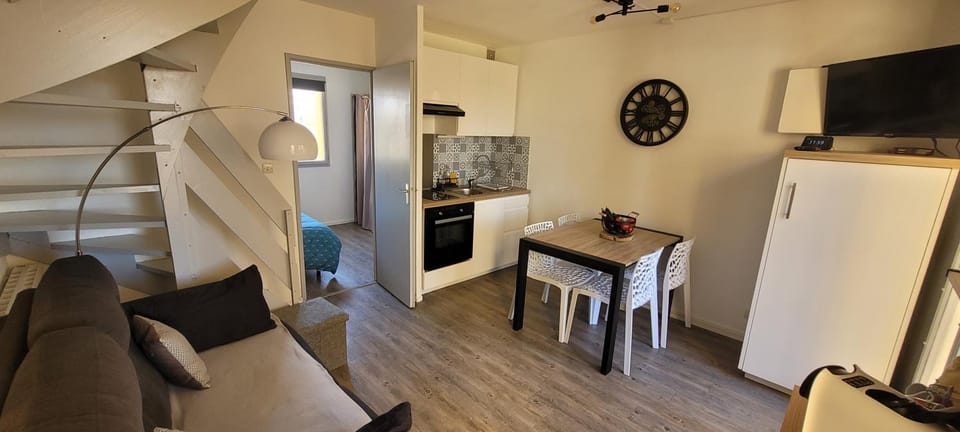 50m DE LA PLAGE, CLIM, JOLI APPARTEMENT 6p, SECTEUR GRANDE PLAGE Apartment in Le Barcarès