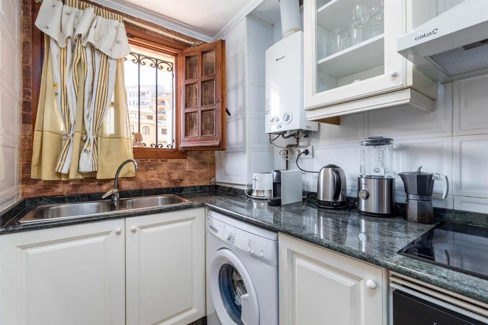 Charming apt by the beach with stunning harbor views Apartment in Valencian Community