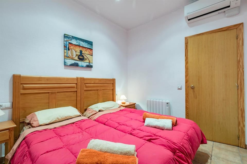 Charming apt by the beach with stunning harbor views Apartment in Valencian Community