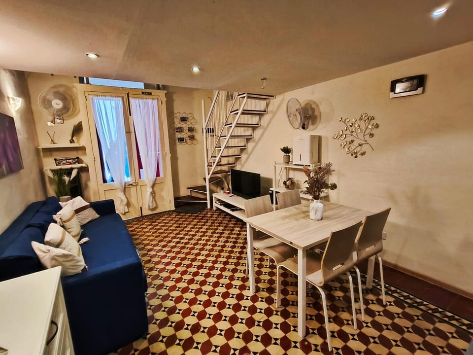 Charming duplex house, cinema room, Valletta centre Apartment in Valletta