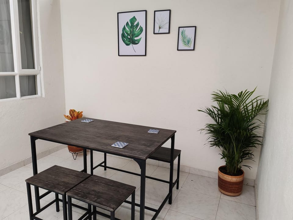 Living room, Dining area, Food