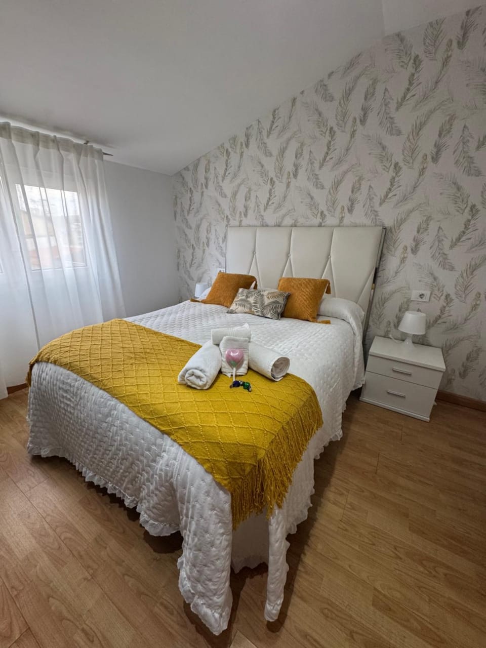 Bed, Photo of the whole room, Bedroom