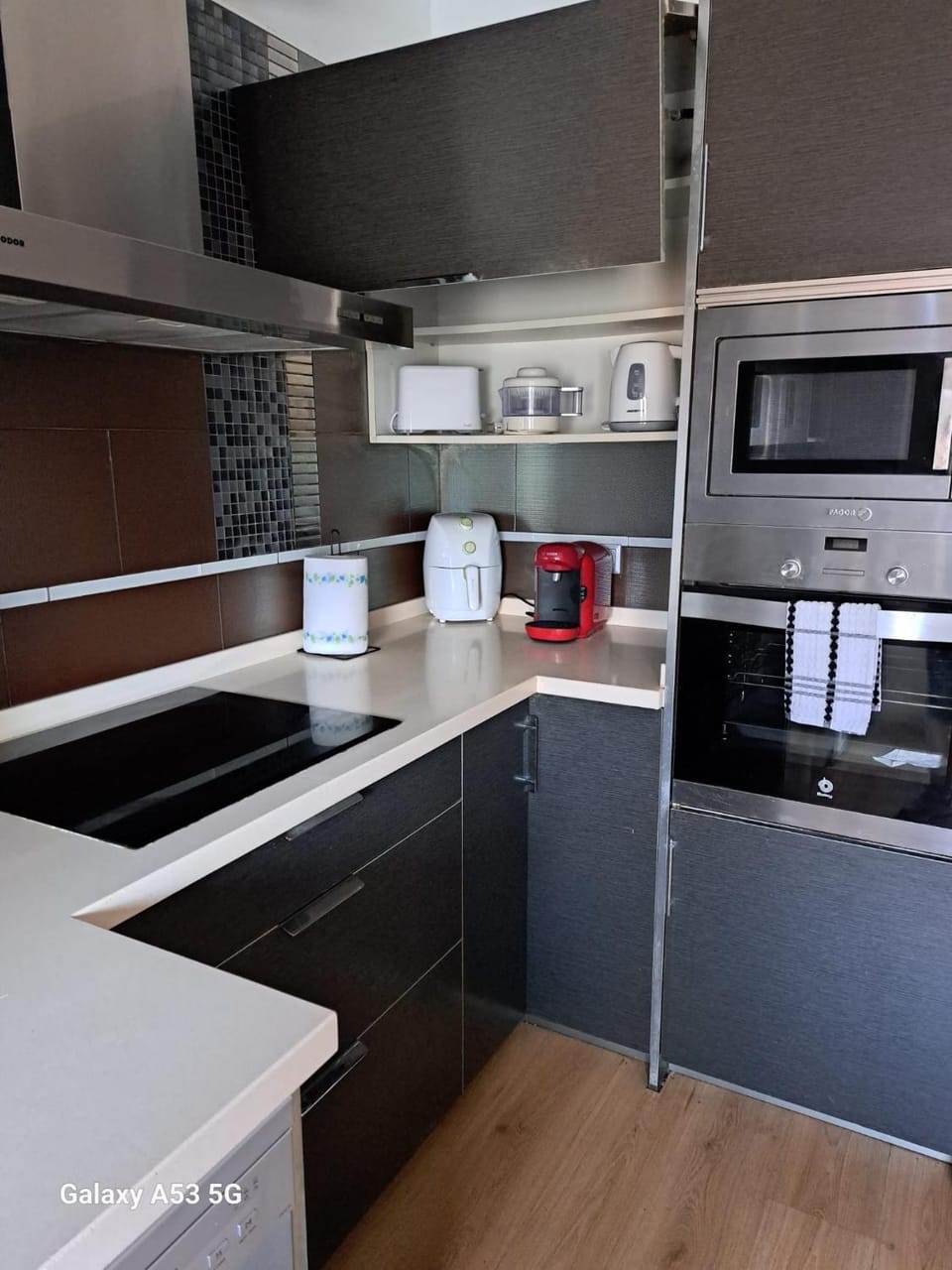 Coffee/tea facilities, Kitchen or kitchenette, dishwasher, oven, toaster