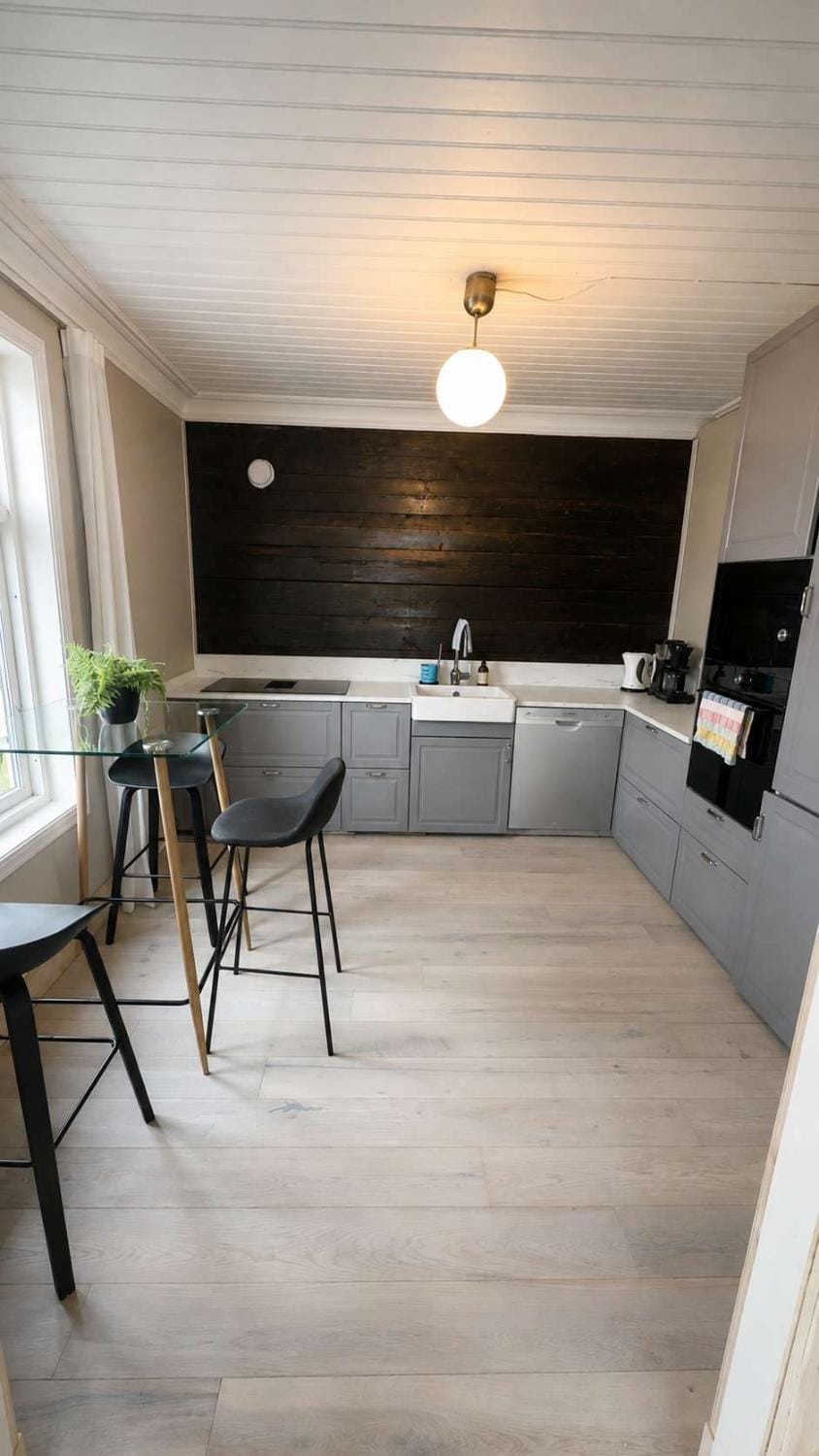 Kitchen or kitchenette, Dining area, minibar