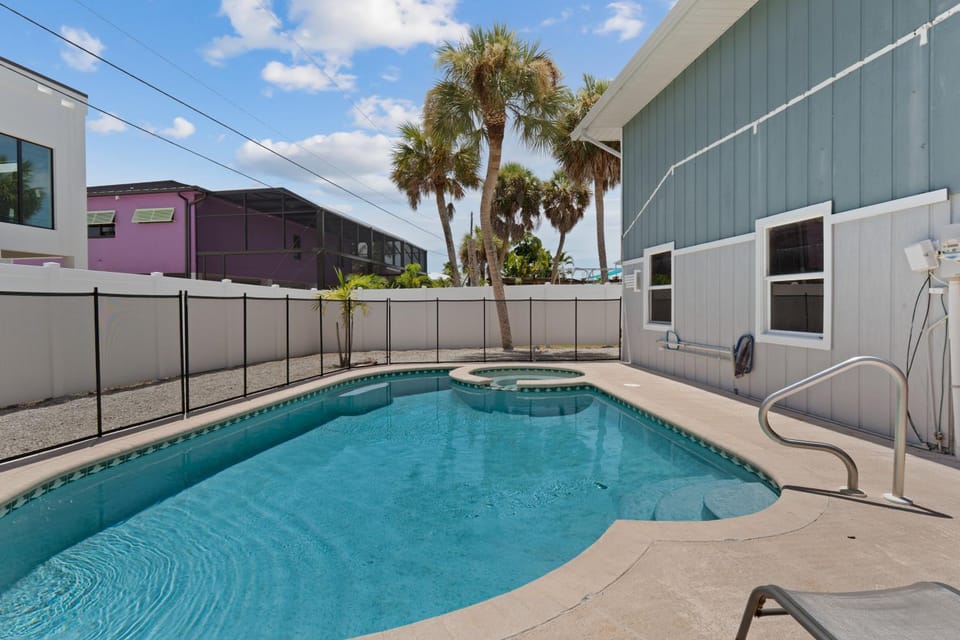 Beach Bungalow by Sun Palace Vacations House in Estero Island