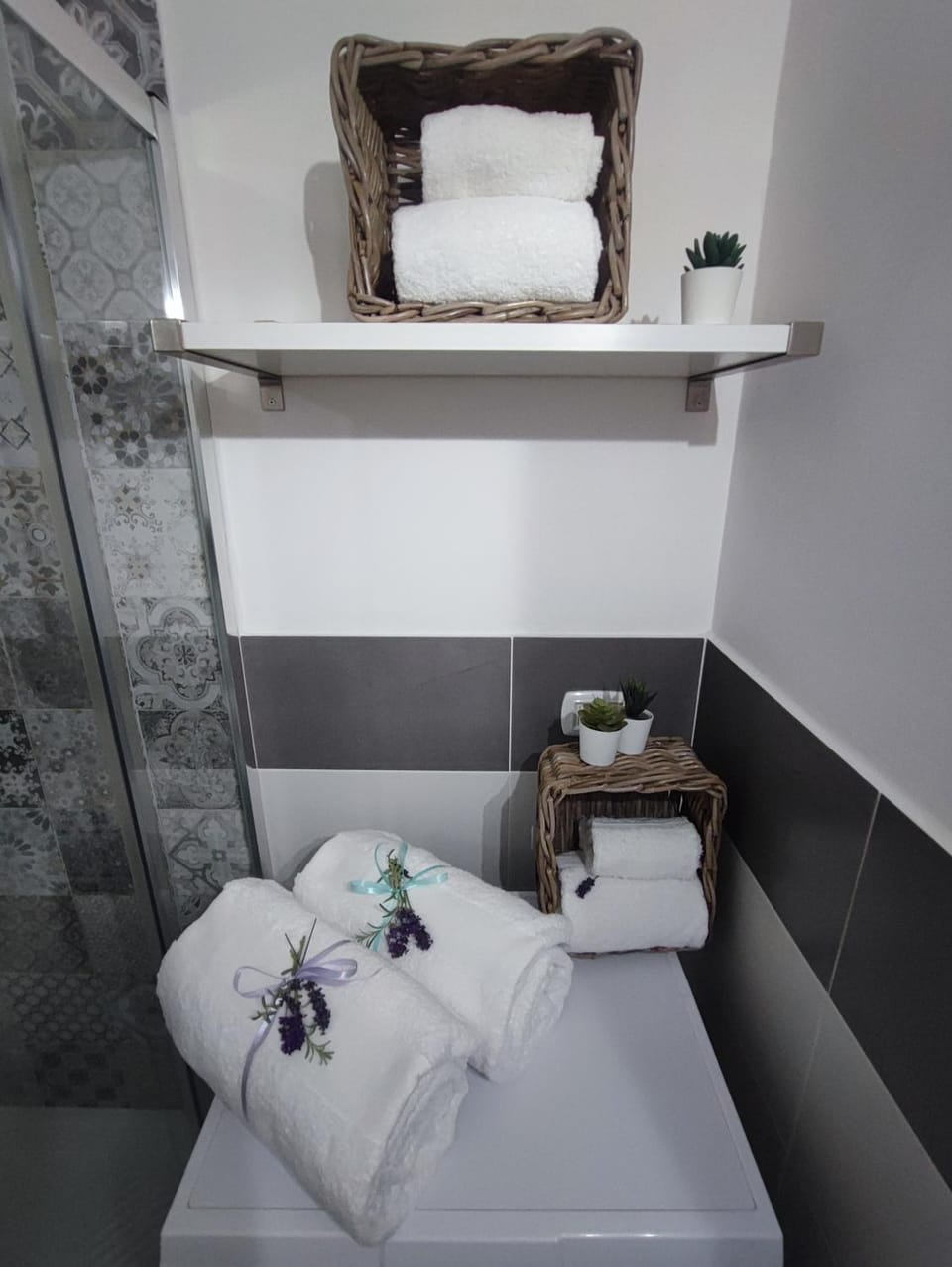 Bathroom, towels