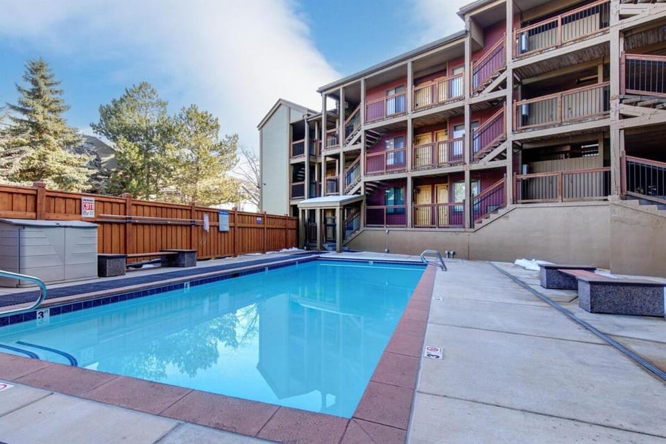 Property building, Swimming pool, Swimming pool