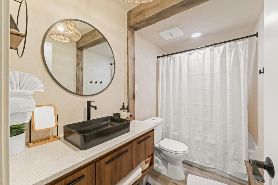 Shower, Toilet, Bathroom, towels