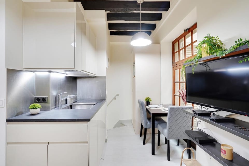 Le Marais charmant Apartment in Paris