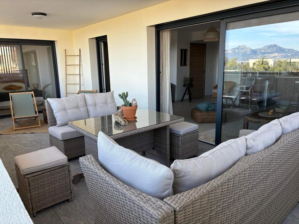 Patio, View (from property/room), Balcony/Terrace, Dining area