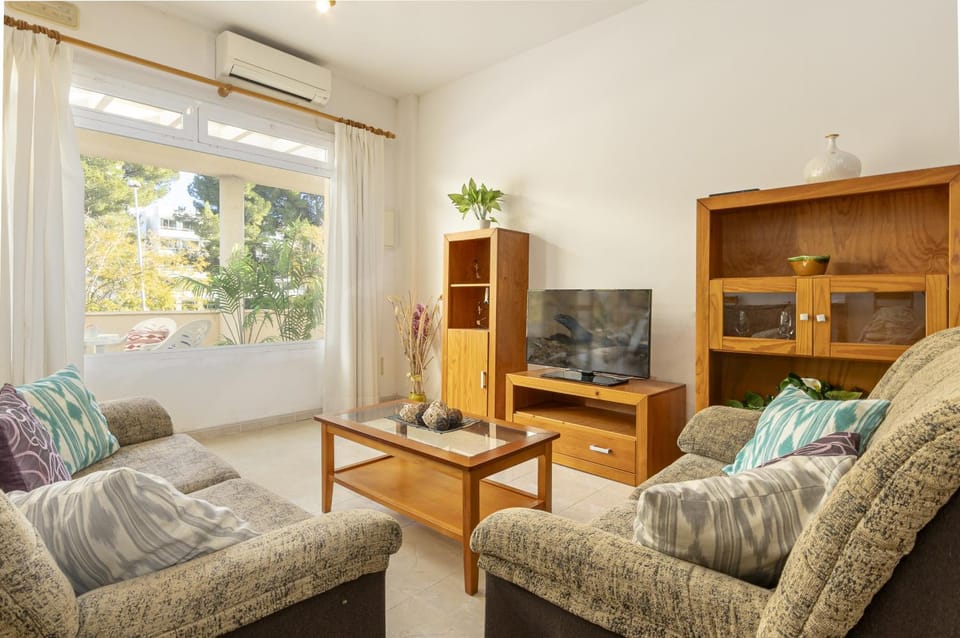 Communal lounge/ TV room, Living room