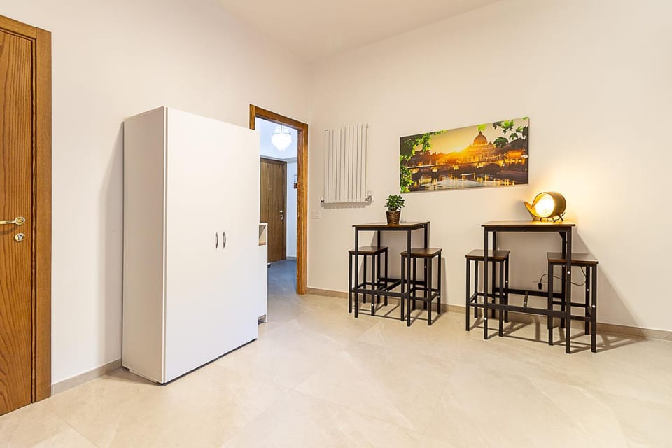 Communal lounge/ TV room, Kitchen or kitchenette, Living room, Seating area, Dining area, Communal kitchen
