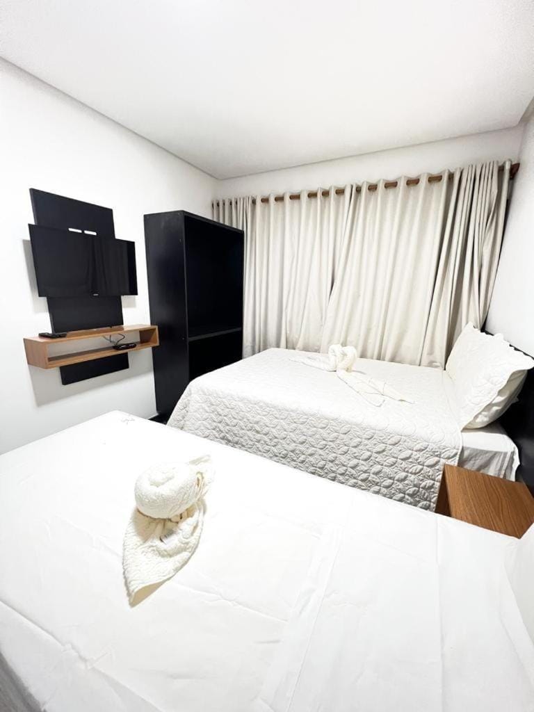 Suíte S2 Cama casal 1 solteiro banheiro · Alicena Suítes na Ponta do Mutá S2 Apartment in State of Bahia
