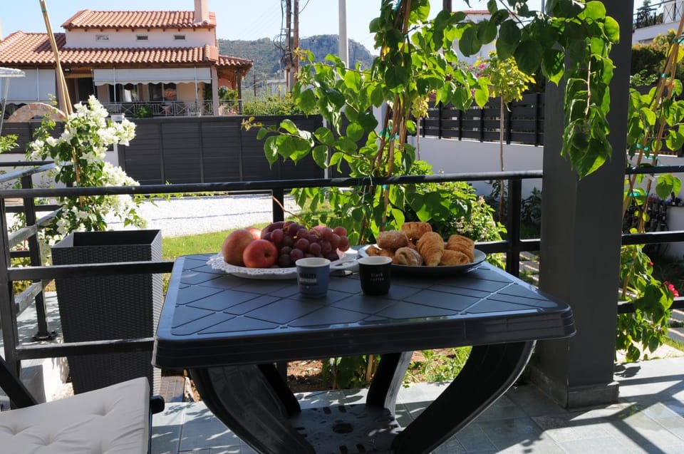 Bellelen Apartments - Vassilikos Apartment in Argolis, Greece