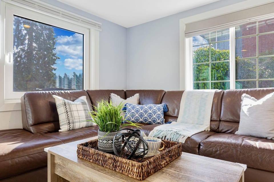 Lakefront cottage with AC House in Federal Way