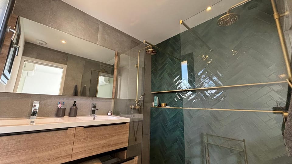 Shower, Bathroom, towels