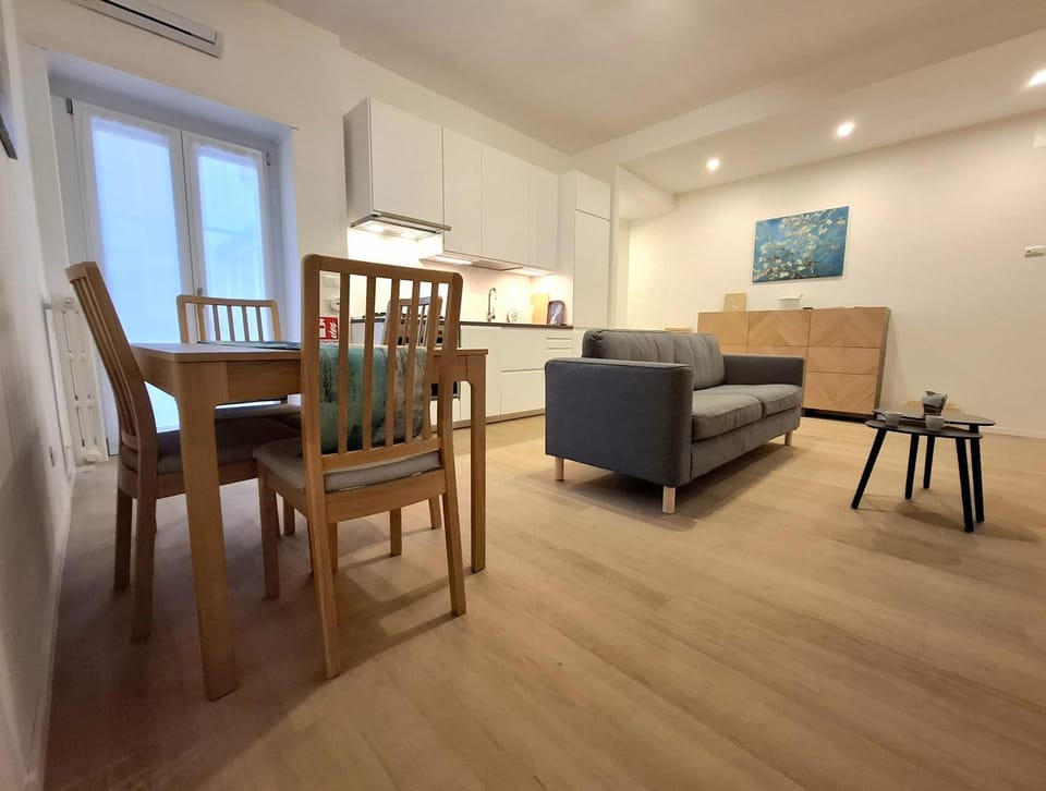 Living room, Photo of the whole room, Seating area, Dining area
