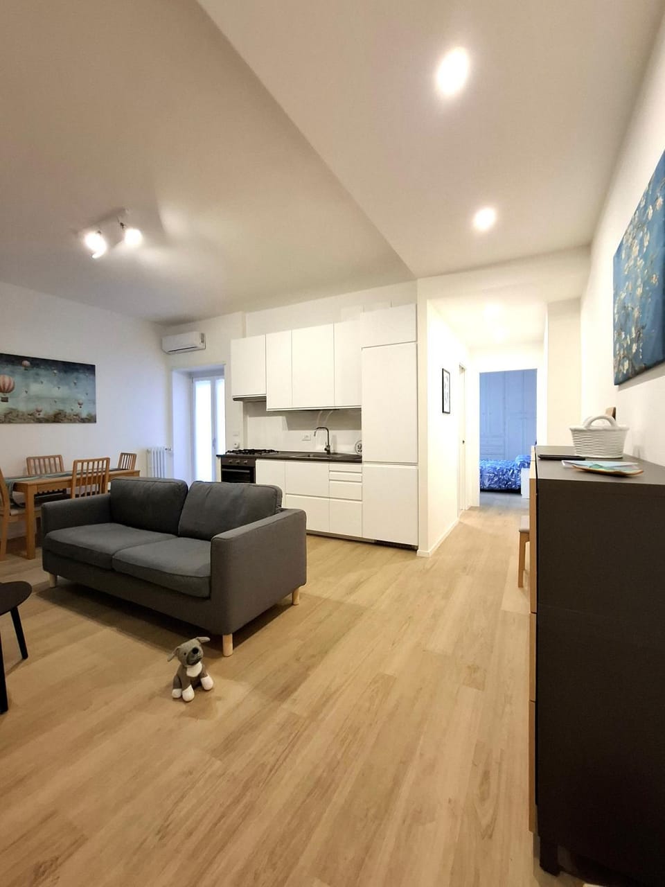 Kitchen or kitchenette, Living room, Dining area