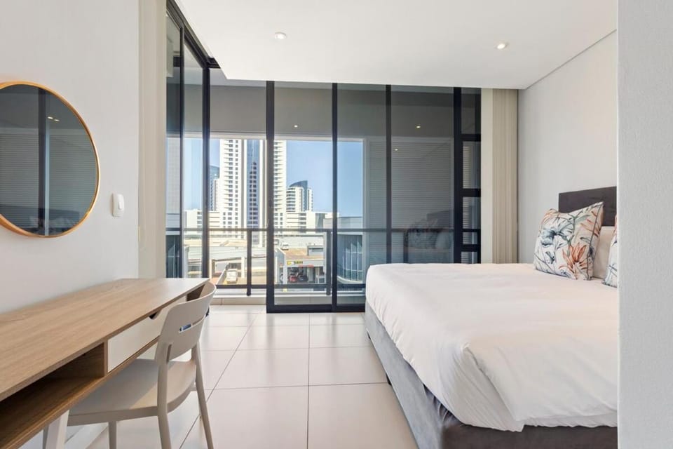 Stylish Umhlanga Rocks Stay - Balcony, Pool, Prime Location Apartment in Umhlanga