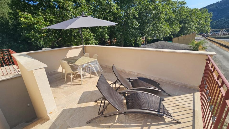 Au bord de la rivière Apartment in Provence-Alpes-Côte d'Azur