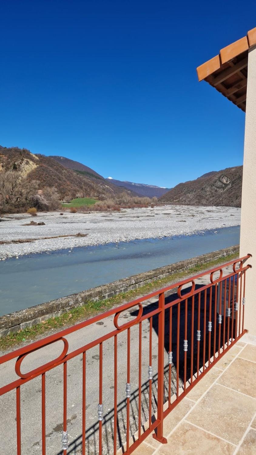 Au bord de la rivière Apartment in Provence-Alpes-Côte d'Azur